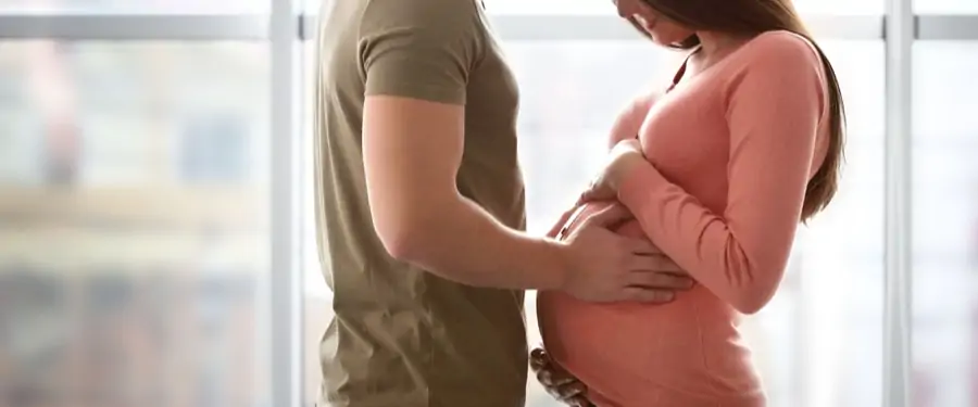 Frau schwanger mit Mann